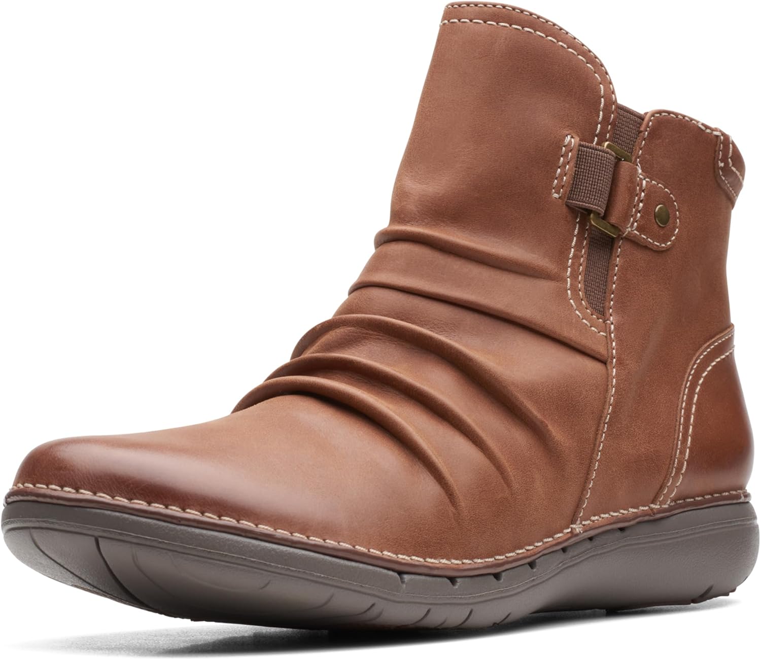 <strong>Clarks</strong><br> Женские Un Loop Top Chelsea ботинки