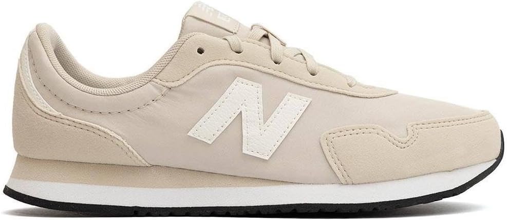 <strong>New Balance</strong><br> Girls 323